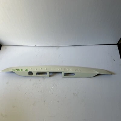 Toyota Sienna 2011-2015 decoración trasera puerta levadiza moldura 76801-08010 blanco OEM Foto 1 de 4