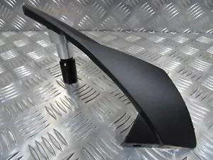 Original Yamaha FZ8 Faro Delantero Derecho Nariz Carenado Exterior Panel 2010 a 2015 - Imagen 1 de 14