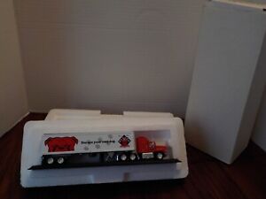 MATCHBOX 1:100 FORD AEROMAX RED DOG BEER TRACTOR TRAILER CCY02-M Brewmaster (A)