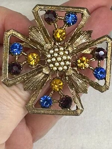 Maltese Cross Openwork Colored Rhinestone Seed Pearls Vintage Gold Brooch M-5385 - Picture 1 of 3