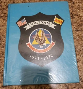Raro ANUARIO Vietnam 1971-1972 Unidad de Apoyo Aéreo de Flota Binh Thuy en Plástico - Imagen 1 de 21