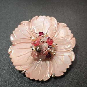 Broche prendedor acrílico flor floral rosa Ann Taylor con centro de cuentas - Imagen 1 de 8