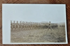 Postcard WW1 Kings Own Soldiers on Parade RP - Foto 1 di 2