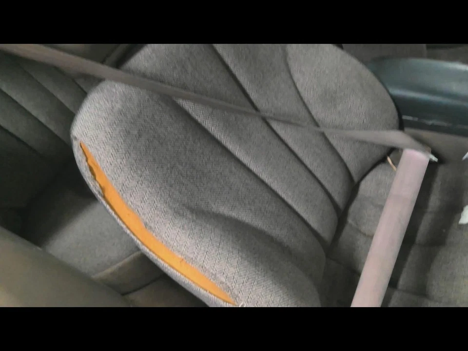 Used Front Right Seat Belt Front fits: 2000 Chevrolet Cavalier bucket Cpe passen Foto 1 de 4