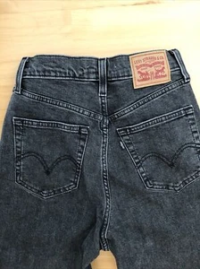 Levi’s High Waisted Mom Jeans Gr.25 grau wie Neu - Bild 1 von 9