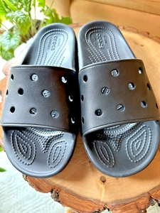 Crocs Unisex Erwachsene klassische CLOG SANDALEN PANTOLETTEN US Herren 7 Damen 9 schwarz - Bild 1 von 4