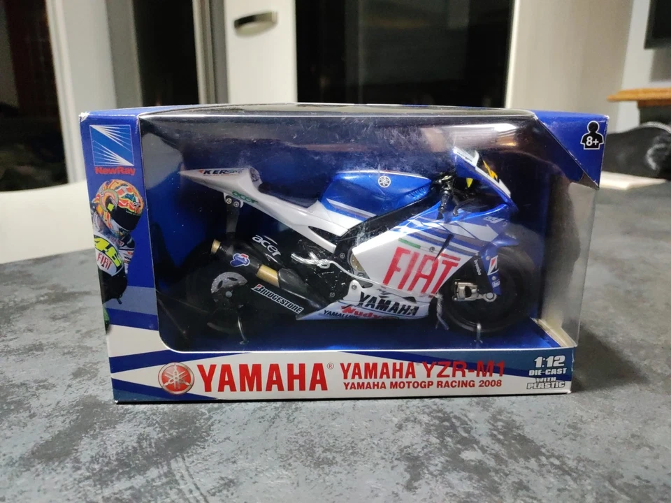 Yamaha M1 2008 Valentino Rossi 1/12 - Immagine 1 di 3