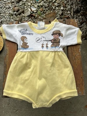 Mameluco de bebé Little Davy Crockett años 70 amarillo blanco forrado de plástico inferior 6 m de colección Foto 1 de 4