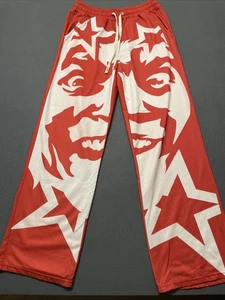 Pantalones deportivos para hombre Manfinity talla pequeña con gráficos rojos y blancos - Imagen 1 de 9