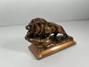 Statua scrivania vintage Lions Club International fermacarte resina ottone tono rame - Foto 1 di 8