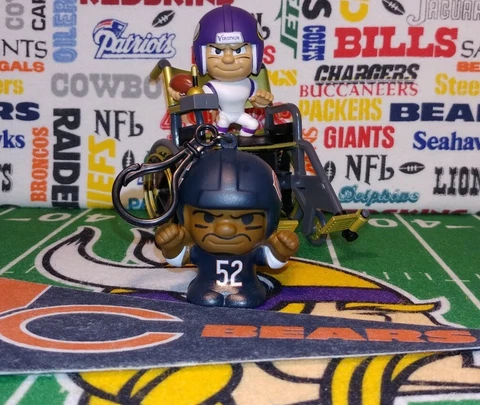 2020 NFL SqueezyMates Chi Bears LB Khalil Mack SloFoam 2.5-in figure Teenymates Cover