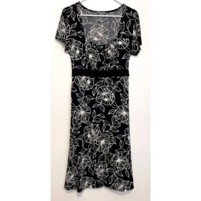 APT. Vestido acampanado 9 elástico negro crema floral lazo debajo de la rodilla calce midi mediano Foto 1 de 4