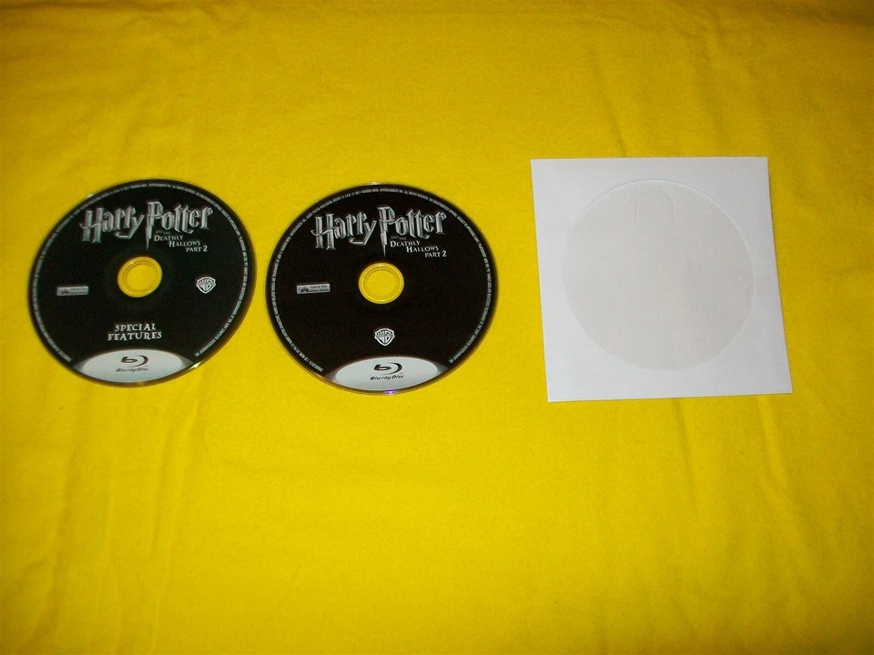 HARRY POTTER AND THE DEATHLY HALLOWS PART 2 BLURAY 2 DISC ONLY NO CASE INCLUDED - Image 1 of 1