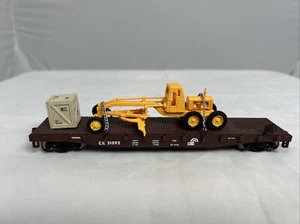 Walthers Trainline RTR 50’ Flat Car Conrail #31092 Item No 931-602 W/ Load - Picture 1 of 6