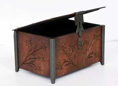 Caja de baratijas artesanales hecha en cobre Foto 1 de 4