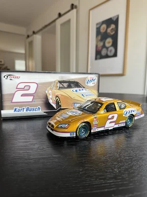 Acción Autografiada 1:24 2007 Kurt Busch #2 Miller Lite World Beer Challenge Foto 1 de 4