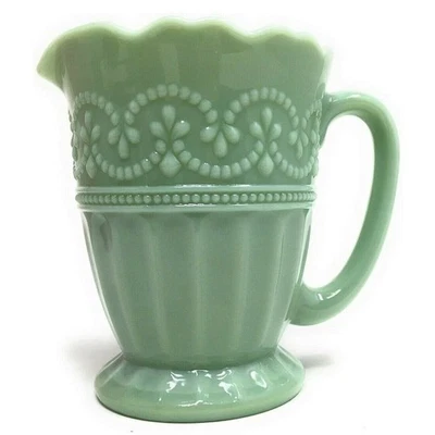 Crema de belleza atemporal de jade Pioneer Woman. Mini jarra de vidrio de leche verde nueva Foto 1 de 2