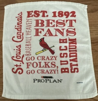 Tarjetas de estadio Busch 2013 de los Cardenales de San Luis Toalla de rally Hombre Cueva/She Shack Foto 1 de 4