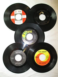45 RPM Records The Beatles, Elvis, Manfred Mann, Tom Jones, Royal Guardsmen - Picture 1 of 12