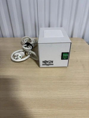 Tripp Lite IS250HG изолирующий трансформатор медицинского класса 250 Вт 120 В | 2 розетки - Изображение 1 из 4