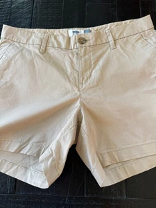 Old Navy khakifarbene Damenshorts Größe 6 klassisch vorne flach Freizeit - Bild 1 von 5