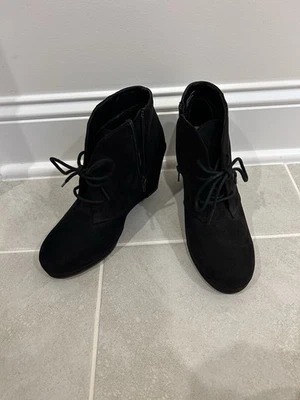 Merona Women's Black Lace Up Wedge Heel Ankle Zip Up Boots Booties Size 7 - Image 1 of 4