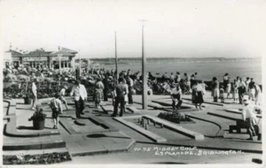 ECHTFOTO-POSTKARTE VON MIDGET GOLF, BRIDLINGTON, EAST YORKSHIRE VON ARJAY - Bild 1 von 2