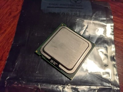 Intel® Pentium® D Processor 805 2M Cache 2.66 GHz 533 MHz FSB LGA775 SL8ZH - Image 1 of 2