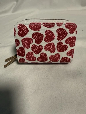 Carteira de crédito feminina Buxton com zíper corações de morango 4x3x1,5 identificação - Imagem 1 de 4