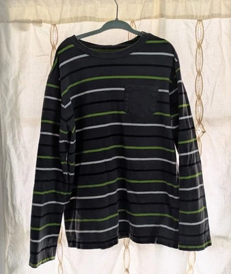 Camiseta Circo masculina listrada cinza manga longa gola redonda com bolso frontal tamanho M 8/10 - Imagem 1 de 3