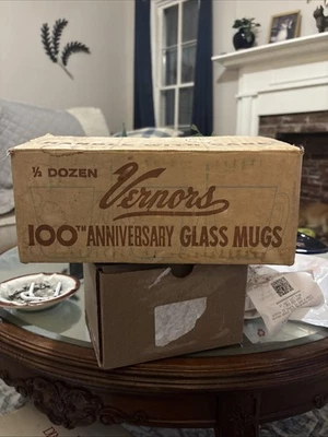 Juego de 6 tazas de vidrio vintage Vernors 100 aniversario. Nunca Usado/Caja Original. Foto 1 de 4