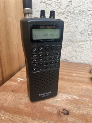 RadioShack PRO-95 Scanning Receiver Dual Trunking 1000 Channel Hand Held Scanner - Image 1 of 4