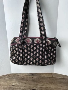 Vera Bradley - Bolso de Hombro Flores Blanco y Negro Fondo Rojo Nuevo - Imagen 1 de 8