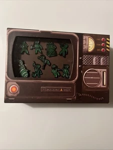 Fallout Glow in the Dark Enamel Pin Set 9 Numskull 2018 RARE HTF Pip Boy Vault - Picture 1 of 2