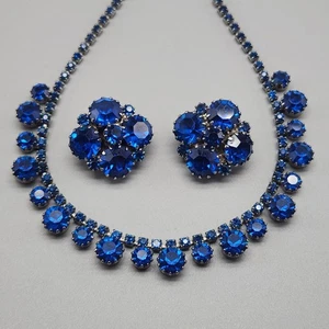Conjunto de Pendientes Collar Blanco De Colección Racimo de Estrás Azul Tono Plata Raro Clip-On - Imagen 1 de 12