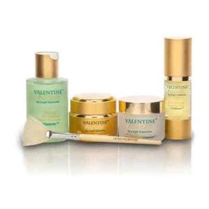 The Original  “ Leigh Valentine Non Surgical Facelift Gold Kit" - Picture 1 of 1