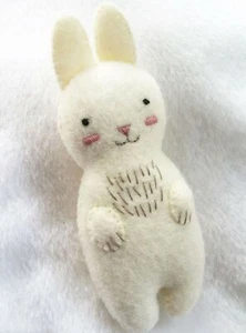 Handmade Felt Hanging Christmas Tree Ornament Cream White Bunny Rabbit 3.5" - Picture 1 of 1
