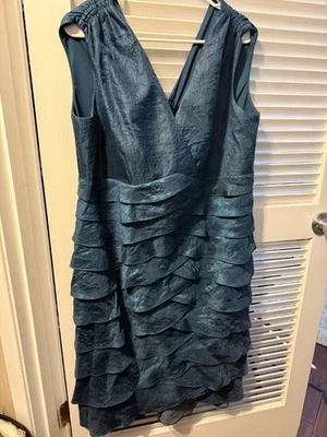 Vestido para mujer Dress Barn con volantes verde azulado oscuro talla 16W Foto 1 de 2
