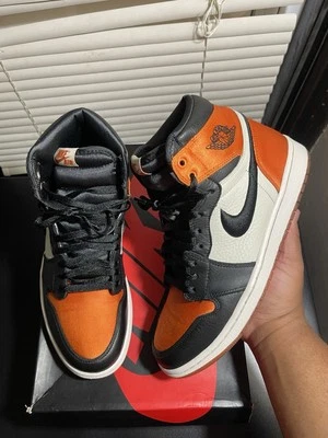 Air Jordan 1 Retro OG Alto Satinado Roto Tablero Trasero Talla 9M/10.5 W Buen Estado Foto 1 de 4