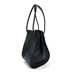 465 $ ARE STUDIO Designer Handtasche Leder schwarz Birnenform Kordelzug ungefüttert - Bild 1 von 9
