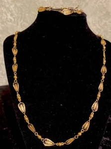Vintage Trifari Halskette & Armband Set goldfarben gebürstet Träne Kette Perlen 25 - Bild 1 von 9