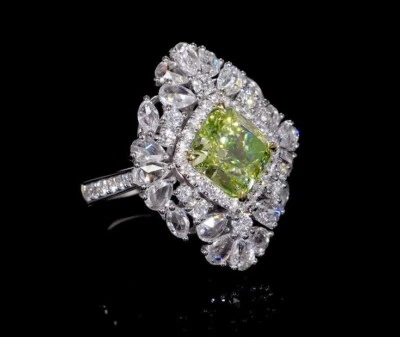 Luxurious 3.50CT Peridot & Lab-Created 4.65CT White Sapphire Floral Cluster Ring - Image 1 of 4