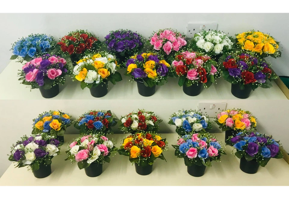 Memorial Grave - Cemetery Pots With Artificial Flowers - Roses With Gyp - Image 1 of 3