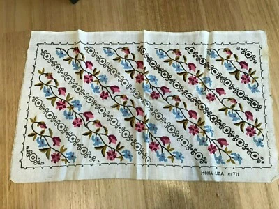Vintage Retro Mona Liza table runner cross stitch floral motif pattern 77.5cm  - Image 1 of 4