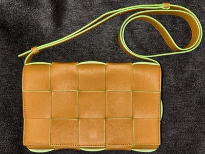 Bottega Veneta CASSETTE INTRECCIO Crossbody/Clutch Bag. Unisex - Image 1 of 4