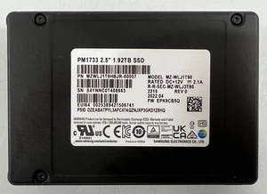 Samsung PM1733 2,5" 1,92TB PCIe 4.0 x4 NVMe SSD MZ-WLJ1T90 MZWLJ1T9HBJR-00007 - Bild 1 von 2