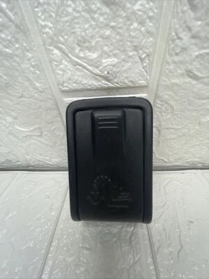 2009-2013 年 INFINITI G37 儿童锚钩盖饰黑色 79980-JK000 原始设备制造商 — 第 1/4 张图片