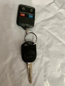 Ford OEM Programmable Key and Keyless entry Remote (from 2009 Mustang) Untested - Foto 1 di 8