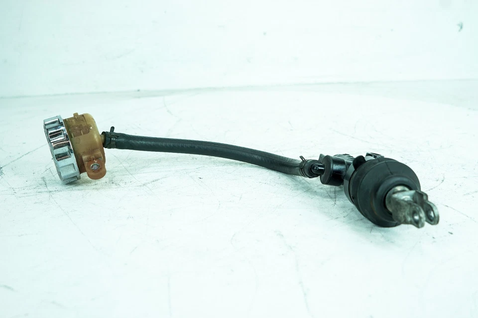 Главный цилиндр заднего тормоза 07 Harley Sportster Custom XL1200C с резервуаром 1400 - Изображение 1 из 4