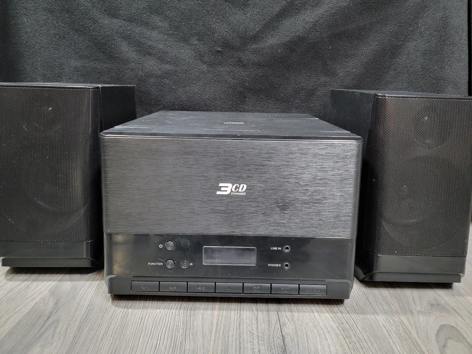 Blackweb BWA17AA010 Bluetooth 3-CD FM Stereo System Without The Remote - Image 1 of 4